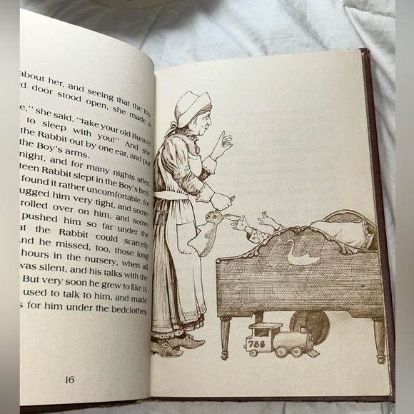 !!**KIDS BOOKS 4/$10**!! The Velveteen Rabbit Weekly Reader, 1981, Hardcover - Picture 5 of 10